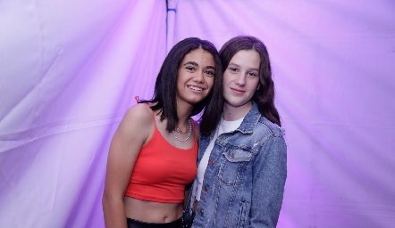  Constanza Sarquis y Mariana Mendizábal.