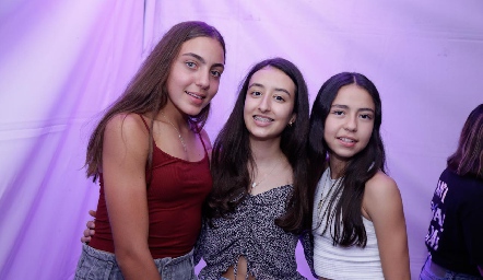 Emelin, Andrea y Vale.