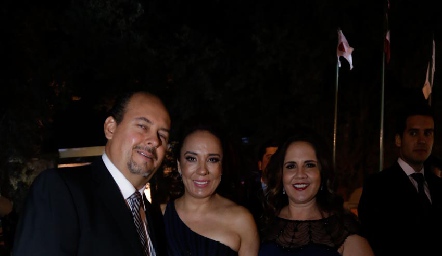  Carlos Sánchez, Lorena Herrera y Gabriela Payán.