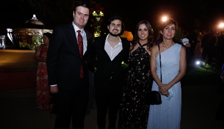  Jorge González, José Miguel González, Gabriela González y Gabriela Espinoza.