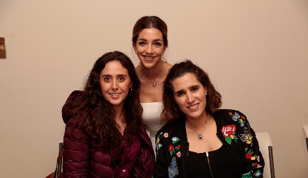  Valeria Villarreal, Mónica Garza y Mariana de Luna.