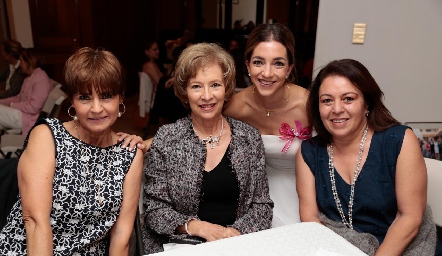  Isa Cabrera, Martha Garza, Mónica y Juliana Garza.