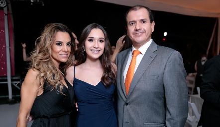  Daniela Díaz de León, Sofía y Ricardo Garza.