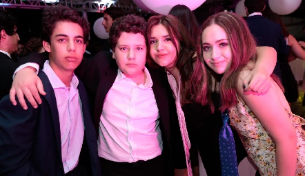  Andrés, Andrés, Marisol y Camila.
