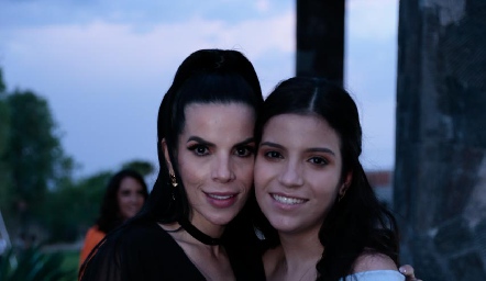 Adriana Ramírez y Camila Díaz de León.
