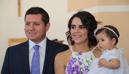  Nacho Puente y Paola Hernández con su hija Macarena.