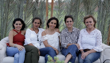 Caro Mendoza, Lidia Cantú, Elisa Martínez, Dulce María Herrera y Guadalupe Santos.