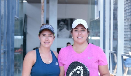 Carmelita Berrueta y Daniela Jonguitud.