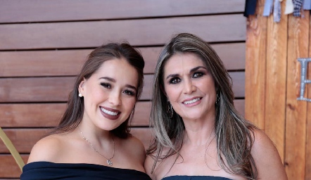 Sofía Dorantes y su mamá Adriana Sole.