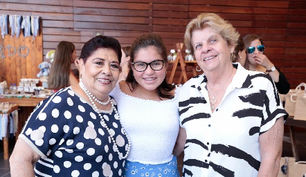  Martha Hernández, Alejandra y Margarita Silvestre.