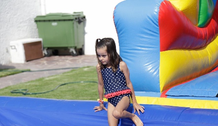  Pool party.