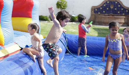  Pool party.