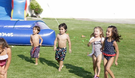  Pool party.