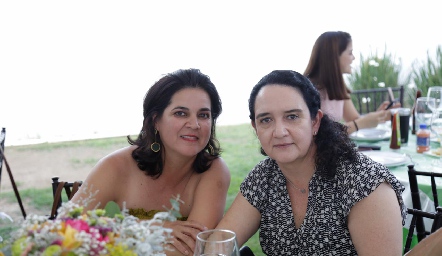  Cynthia Sánchez y Ceci Hernández.
