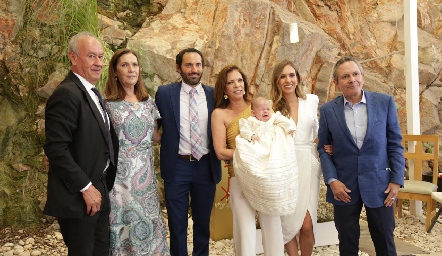  Juan José Alonso, Dora Alicia Carrillo, Andrés Alonso, Pita Del Valle, Marcelo Alonso Naya, Andrea Naya y Jorge Naya.