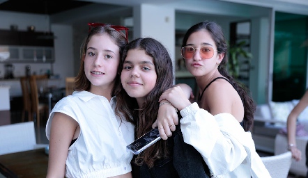  Camila, Yezmín y Natalia.