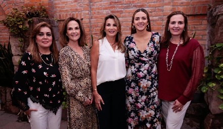  Jenny Cázares, Leticia Hernández, Bertha Barragán, Paola Torre y Gabriela Gómez.