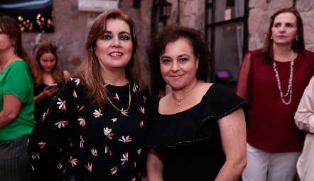  Jenny Cázares y Rebeca Flores.