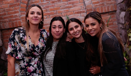  Paola Torre, Jimena Torre, Fernanda Quiroz y Ana López.