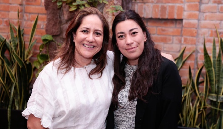  Esther Sandoval y Jimena Torre.