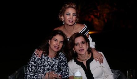  Marisa Tobías, Isabel Carrillo y Ana Emelia Tobías.