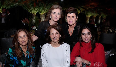  Adriana Carrera, Verónica Martínez, Mónica Gaviño, Claudia Canales y Maribel Lozano.