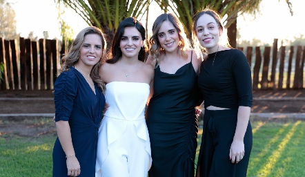  Macarena Gómez, Adriana Olmos, Sofía Ascanio y Fernanda Torres.
