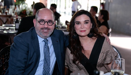  José Mario y Bárbara de la Garza.