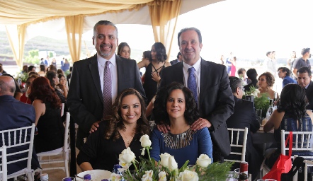  Mauricio Castañeda, Héctor Hinojosa, Angélica Pardiñas y Marcela del Peral.