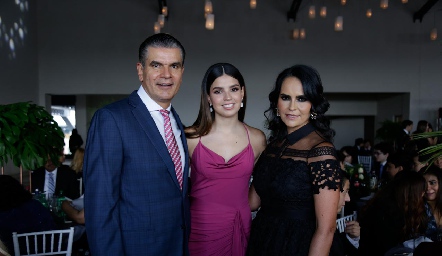  Javier Tobías y Marily Espinosa con su hija Pepi.