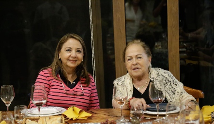 Rosy Solís y Alma Opengo.