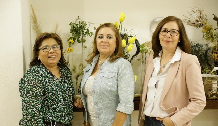  Carmelita Vázquez, Silvia Garza y Rebeca Bustillos.