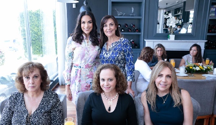  Ana Laura Rodríguez, Laura Mitre, María Eugenia Alvarado, Jovita Illán y Consuelo Enríquez.