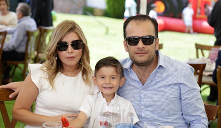  Ana Paty Zavala, Luis Felipe Ortiz y Pablo.