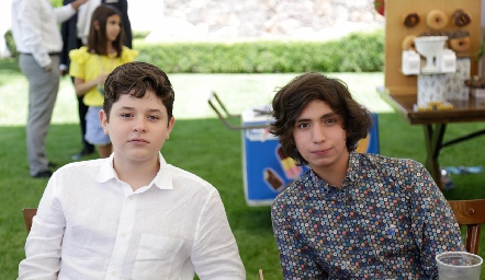  Santiago y Patricio.