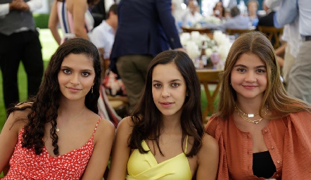  Valeria y Ximena Delsol y Miranda Martell.