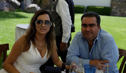  Paty Estrada y Juan José Leos.