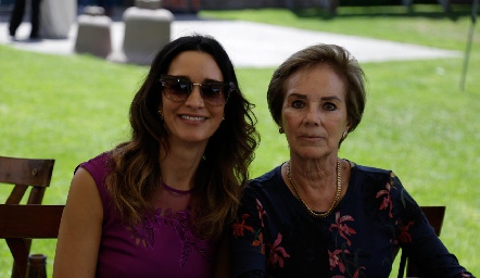  Gaby Estrada con su mamá.