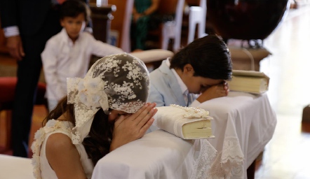  Primera Comunión de Silvana y Marcelo Estrada.