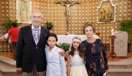  Primera Comunión de Silvana y Marcelo Estrada.
