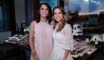  Pau Aguirre con su mamá Raquel Altamirano.