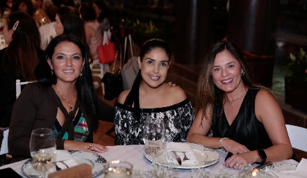  Nuria Lozano, Marisol Huerta y Paty Lozano.