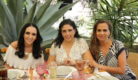  Lorena Pérez, Sol Rivera y Lidia Cantú.