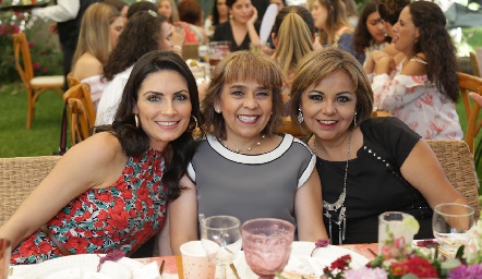  Carla Cabrera, Anabel Covarrubias y Marus Reyes.