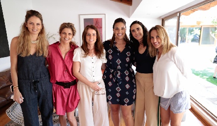  María José López, Lu López, Patricia Quiroz, Daniela Treviño, Regina Ibáñez y Cristina Ortiz.