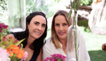  Regina Ibáñez y Cristina Ortiz.