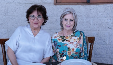  Isabel González y Lourdes de Artolózaga.