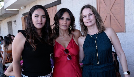 Ana Paula Valdés, Claudia y Gaby Artolózaga.