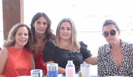  Patricia Fernández, Claudia Artolózaga, Cecilia Compean y María Clara Abaroa.