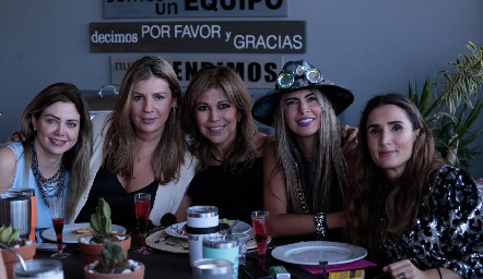  Martha Leija, Consuelo Fernández, Adriana Rueda, Mariana Berrones y Lourdes Orozco.